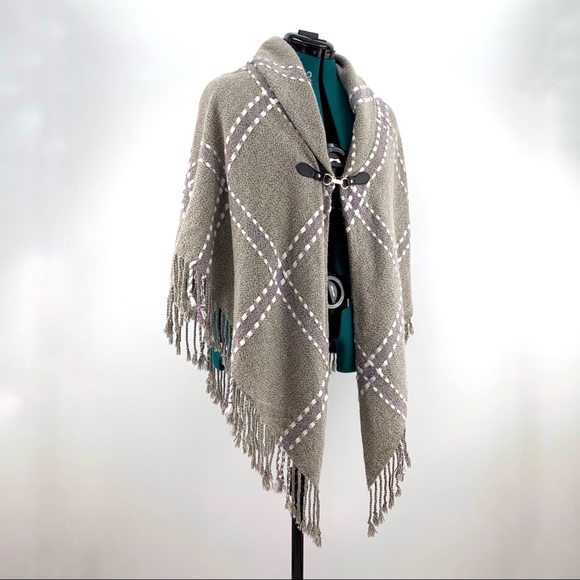 Accessory St New York NWT Shawl Style Knit Fringed Poncho, One Size - Picture 9 of 16